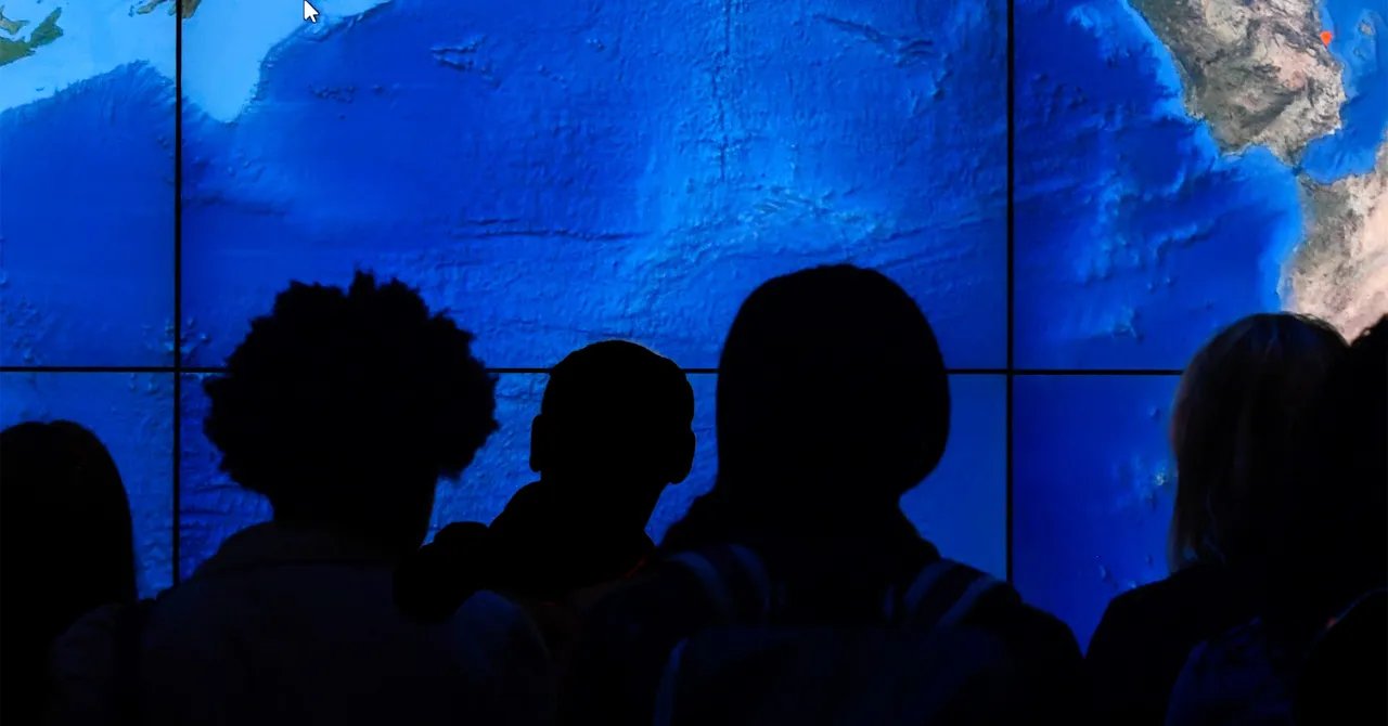 Alexa Chung’s makeup for Carolina Herrera SS26 Show