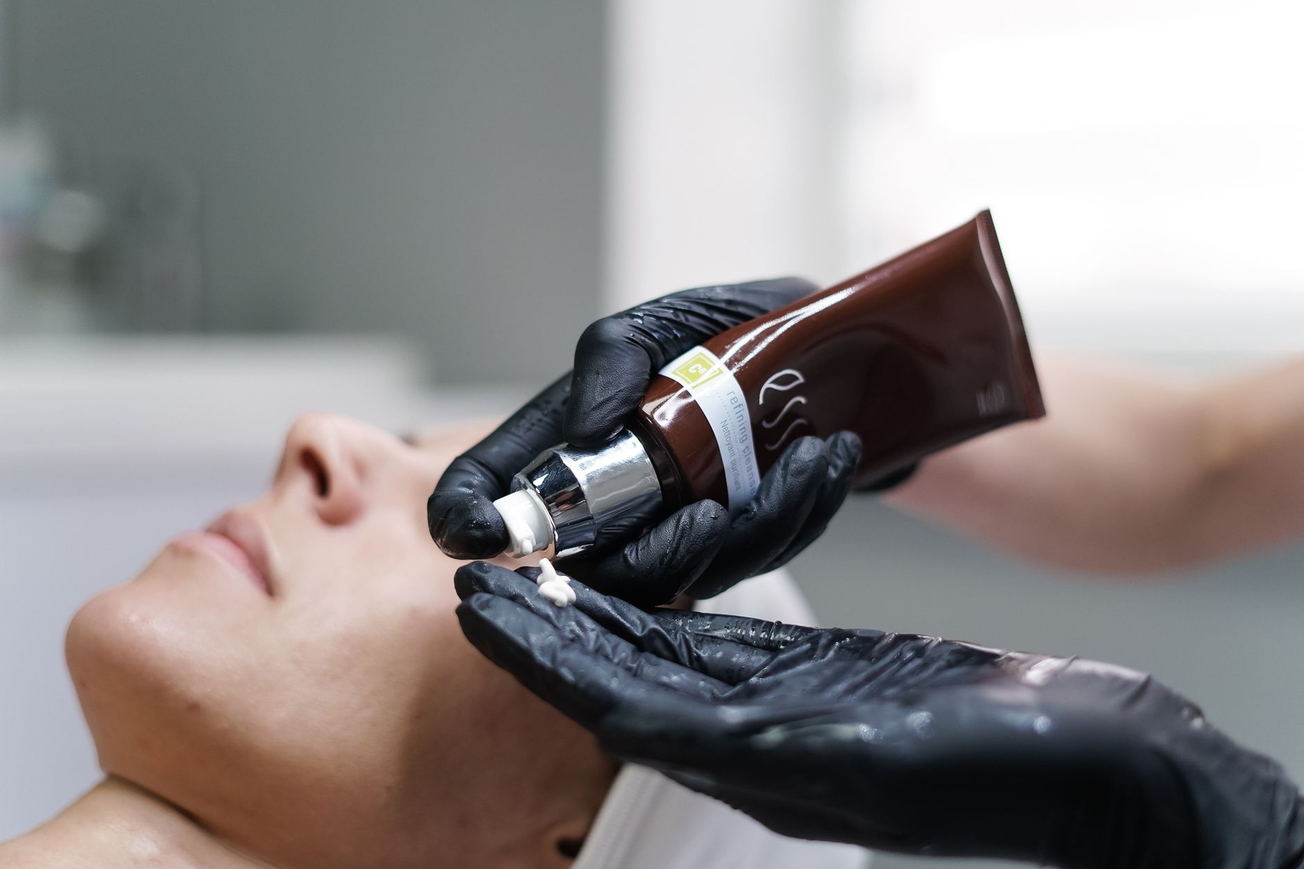 Ultrasonic Skin Scrubbers - Ultrasonic Skin Scrubbers: Do These Viral Blackhead Removers Actually Work? Review & Buying Guide