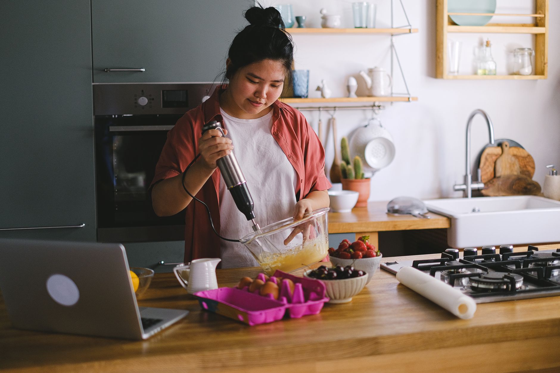 The Self-Stirring Mug - The Self-Stirring Mug and Automatic Beverage Dispenser: Gimmick or Genius? Review