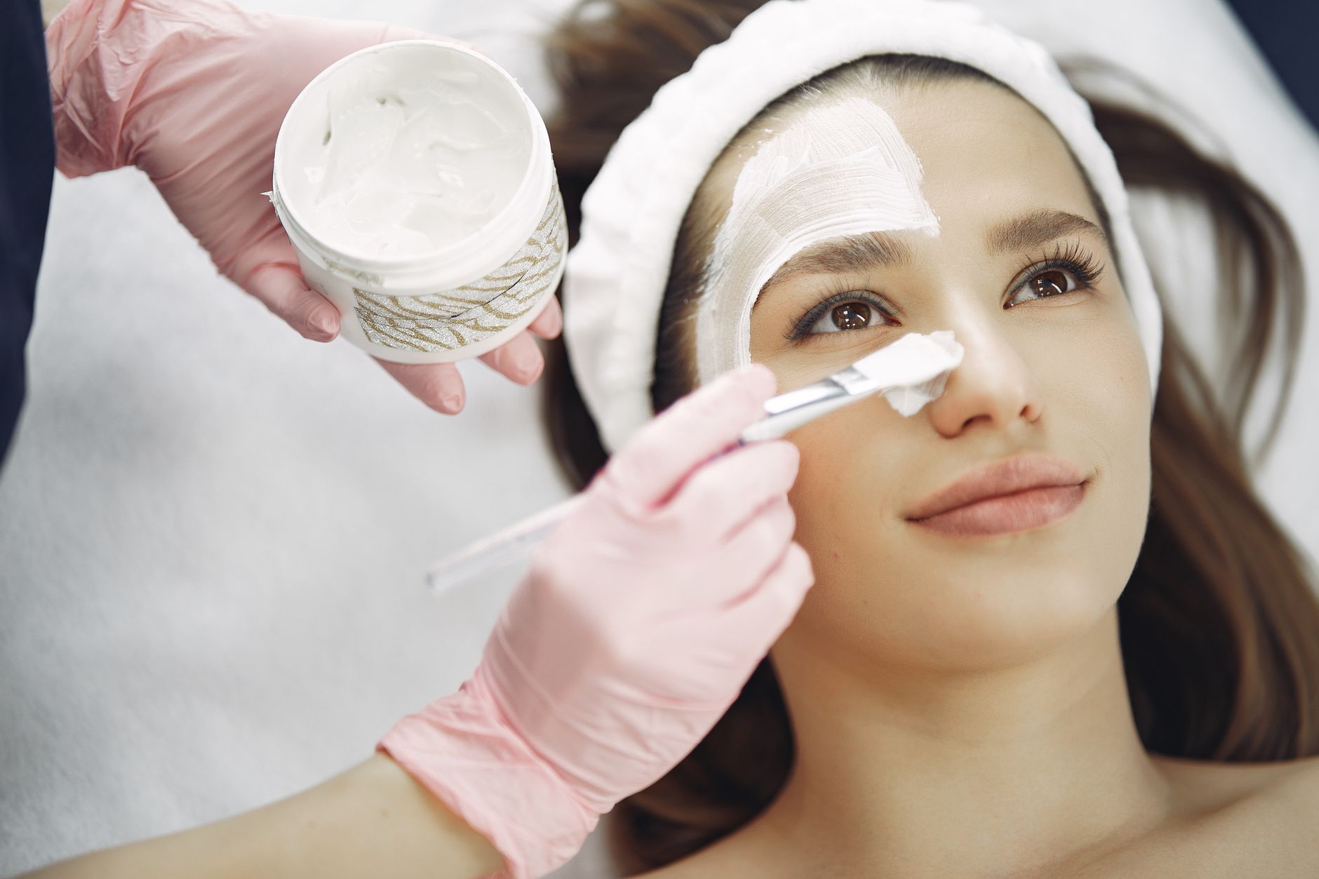 8 Best Setting Powders and Sprays That Keep Oily Skin Matte for 16 Hours - Buyer Guide