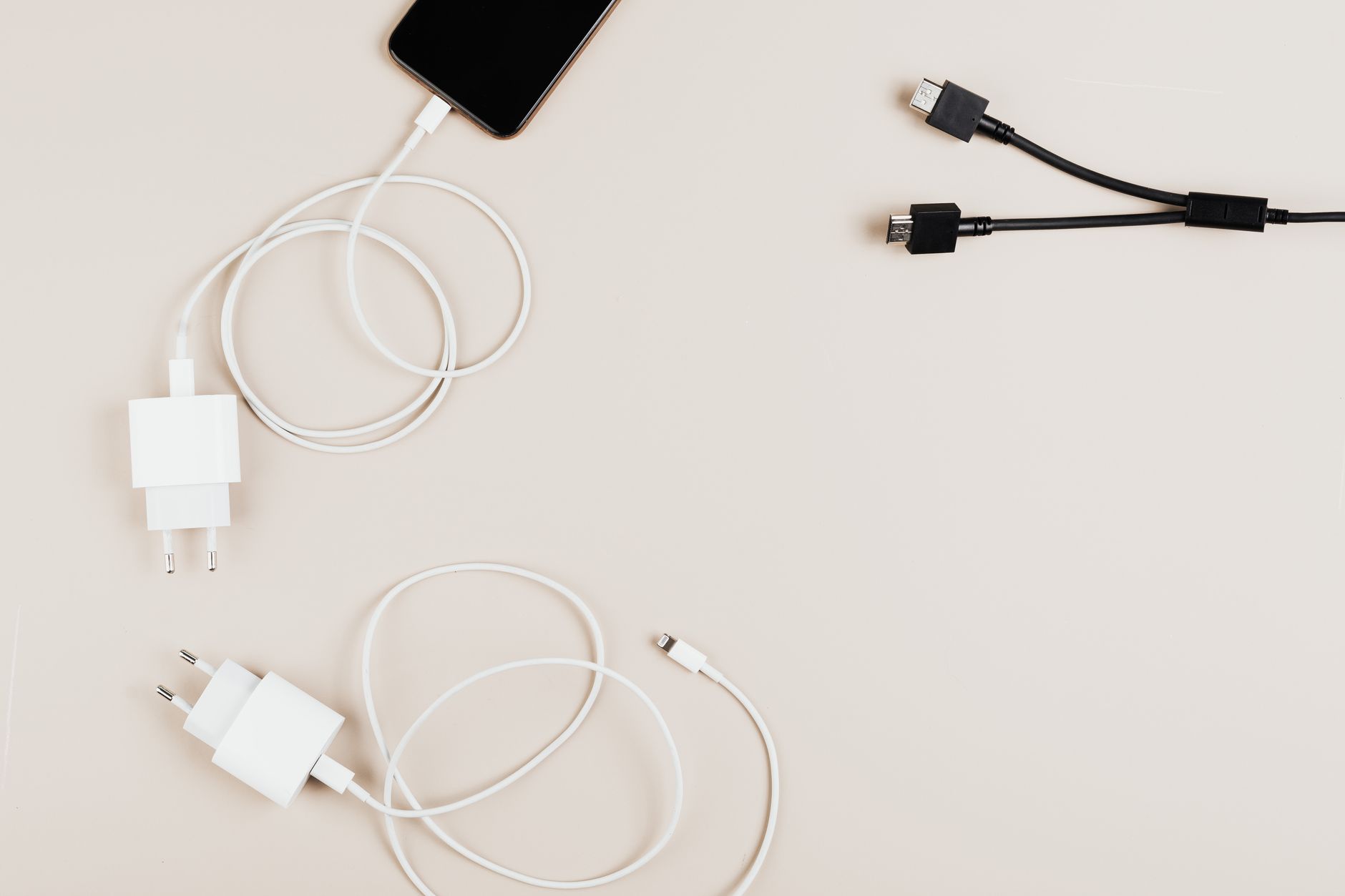 Cable Management Clips - 7 High-Capacity Slim Power Banks with Built-in Cables for Stress-Free Travel Review